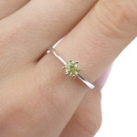 Baltā zelta saderināšanās gredzens ar "Fancy" dimantu (3057), Klasiskie saderināšanās gredzeni, Zelta standarts: 585, Produkta foto svars: 1.88 g, Dārgakmeņi: Izcili, Dārgakmens svars ct.: 0.30-0.69 ct, Dārgakmens svars: 0.30 ct - Pielāgotas rotājumlietas