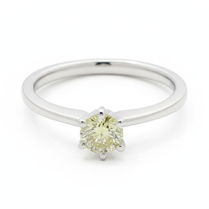 Baltā zelta saderināšanās gredzens ar "Fancy" dimantu (3057)