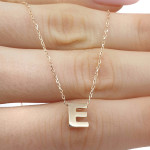Zelta ķēdīte ar burta "E" kulonu (1760), Vēstules, Zelta standarts: 585, Produkta foto svars: 1.65 g - Pielāgotas rotājumlietas