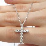 Baltā zelta ķēdīte ar dimanta krustiņu (563), Krusti, Zelta standarts: 585, Produkta foto svars: 3.61 g, Dārgakmeņi: Izcili, Dārgakmens svars ct.: 0.30-0.69 ct, Dārgakmens svars: 0.67 ct - Pielāgotas rotājumlietas