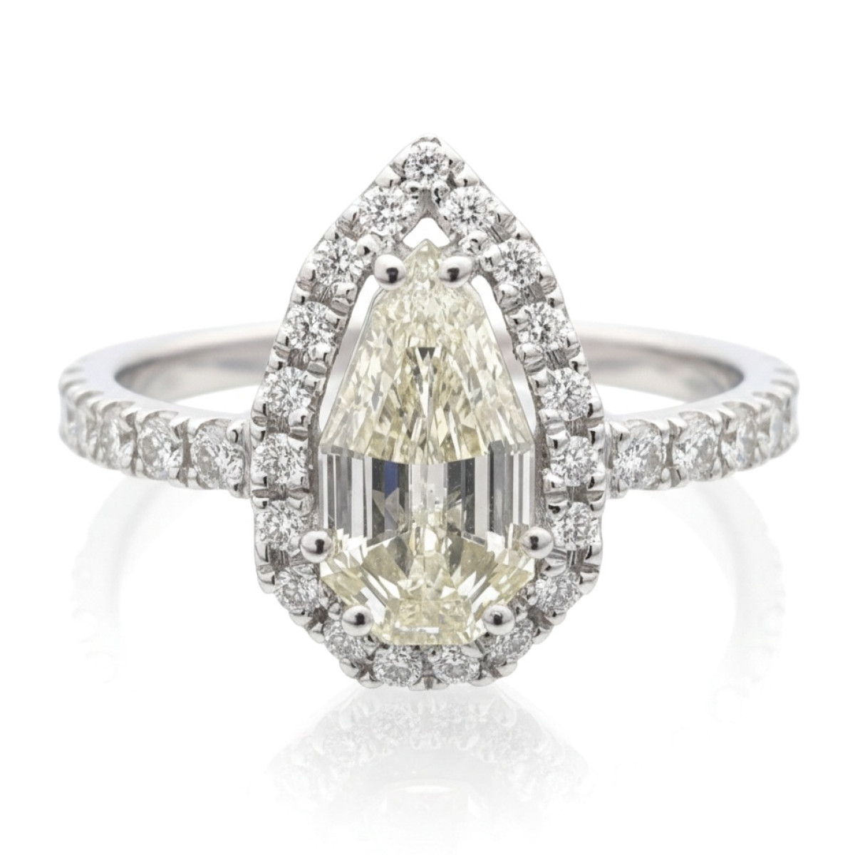 Luxurious engagement ring with a teardrop-shaped diamond (3134), Halo, Gold type: 585, Item in the photo weight: 3.54 g, Gemstone: Brilliant, Gemstone ct.: 1.51-2.00 ct, Gemstone ct.: 1.18 ct,  Weight of extra gems: 0.42 ct - Jewelry online