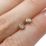 Minimalist earrings with diamonds (780), Earrings - twists, Gold type: 585, Item in the photo weight: 0.95 g, Gemstone: Brilliant, Gemstone ct.: 0.10-0.19 ct, Gemstone ct.: 0.10 ct - Personalized jewelry