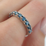 Išskirtinis žiedas dekoruotas mėlynų deimantų juostele (1895) 2