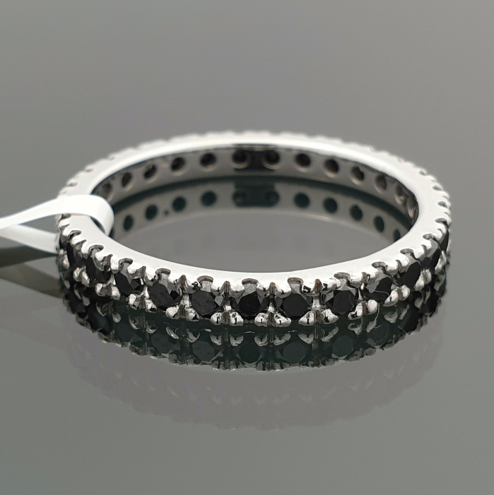 Auksinis žiedas dekoruotas juodų deimantų juostele (1643)
