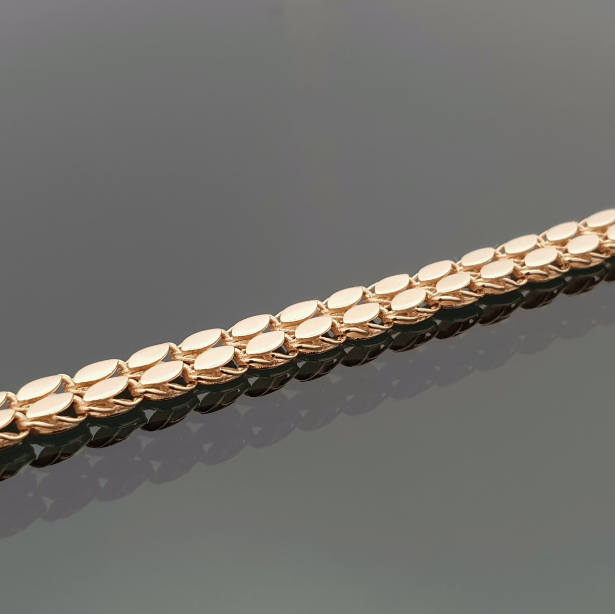 Gold bracelet (578) 1