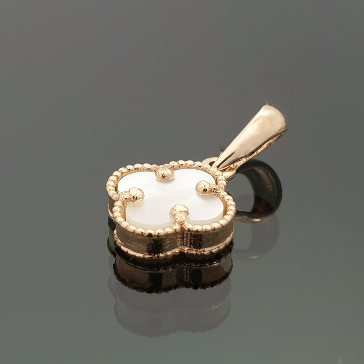 Gold pendant "White clover" (800)