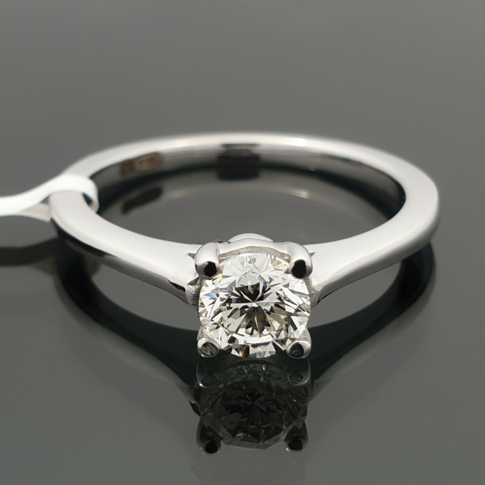 Balto aukso sužadėtuvių žiedas su deimantu (2160)