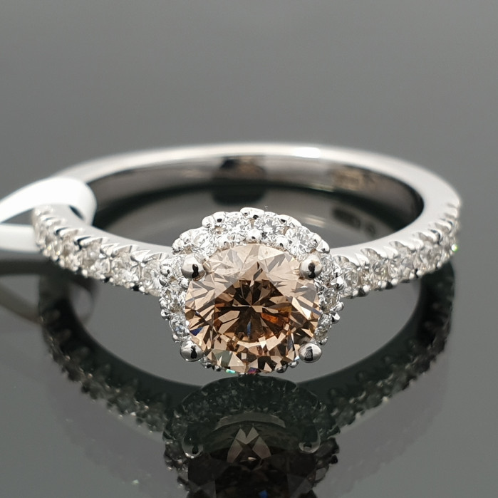 Halo žiedas su konjakiniu deimantu (2072)