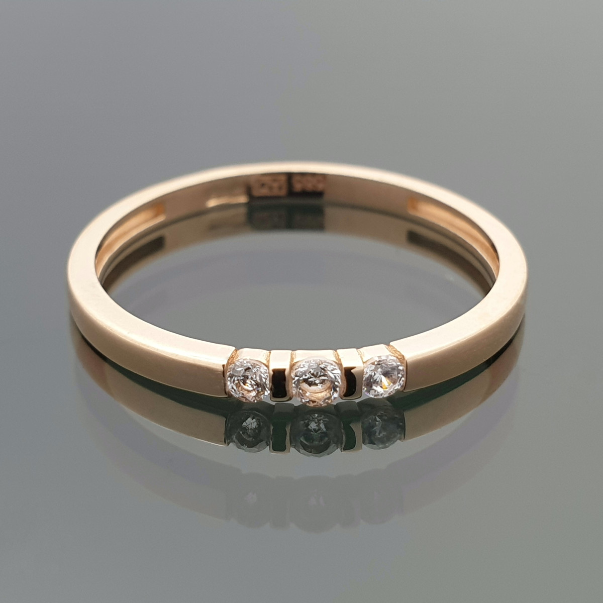 Minimalistinis auksinis žiedas su akutėmis (1132)