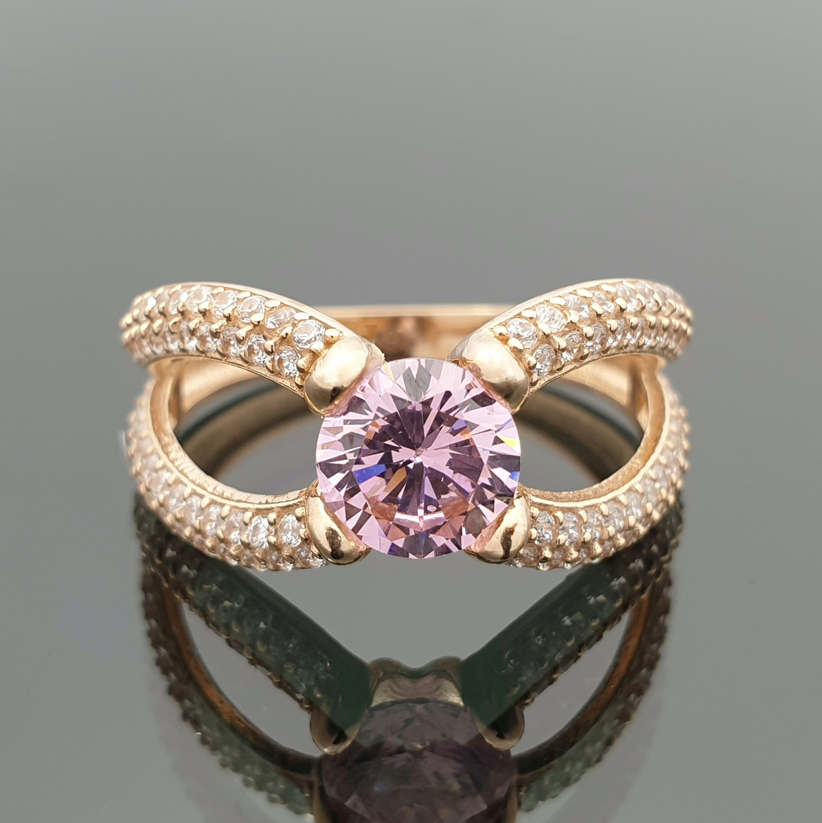 Auksinis žiedas su rožine akute (1201)