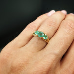 Auksinis žiedas dekoruotas smaragdais "Simpatija" (972) 5