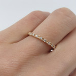 Auksinis žiedas dekoruotas deimantų juostele "Aisitina" (2202) 2