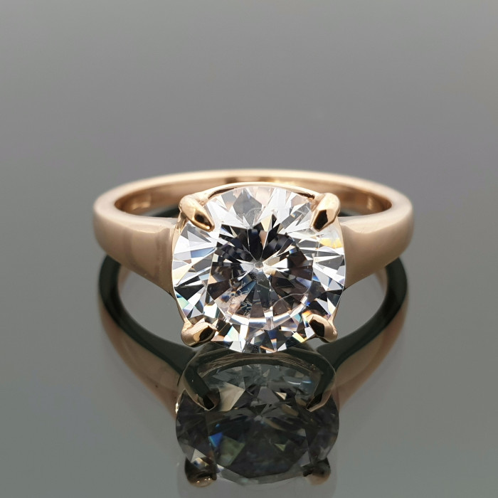 Auksinis žiedas dekoruotas didele cirkonio akute (714)