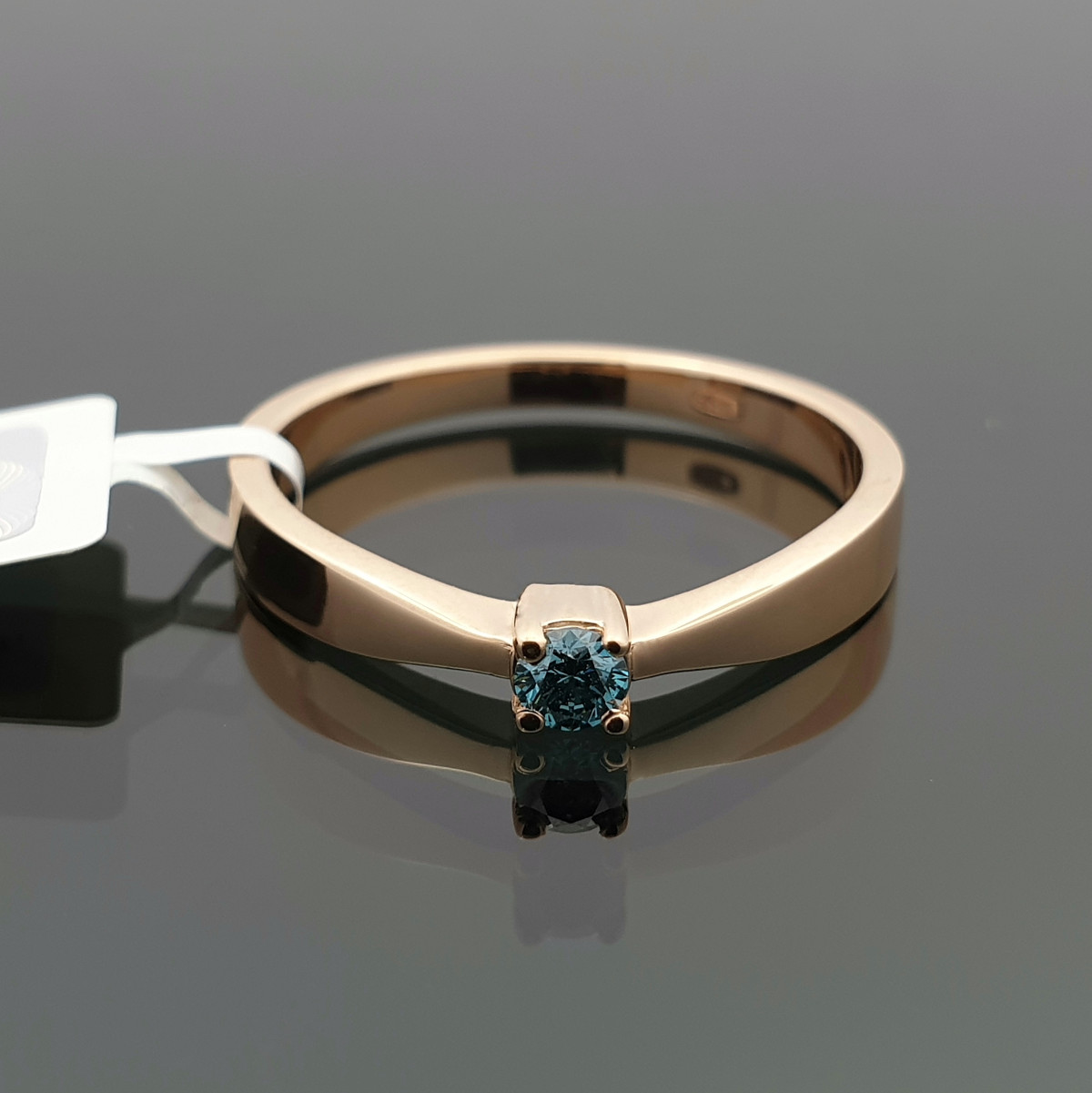 Auksinis žiedas dekoruotas mėlynu deimantu (1258) 1