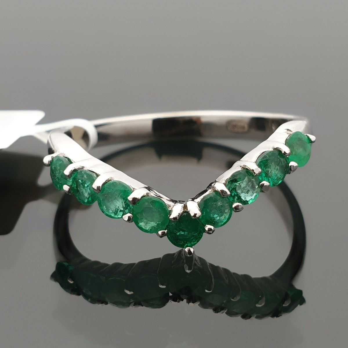  White gold ring decorated with emeralds (1318) 1