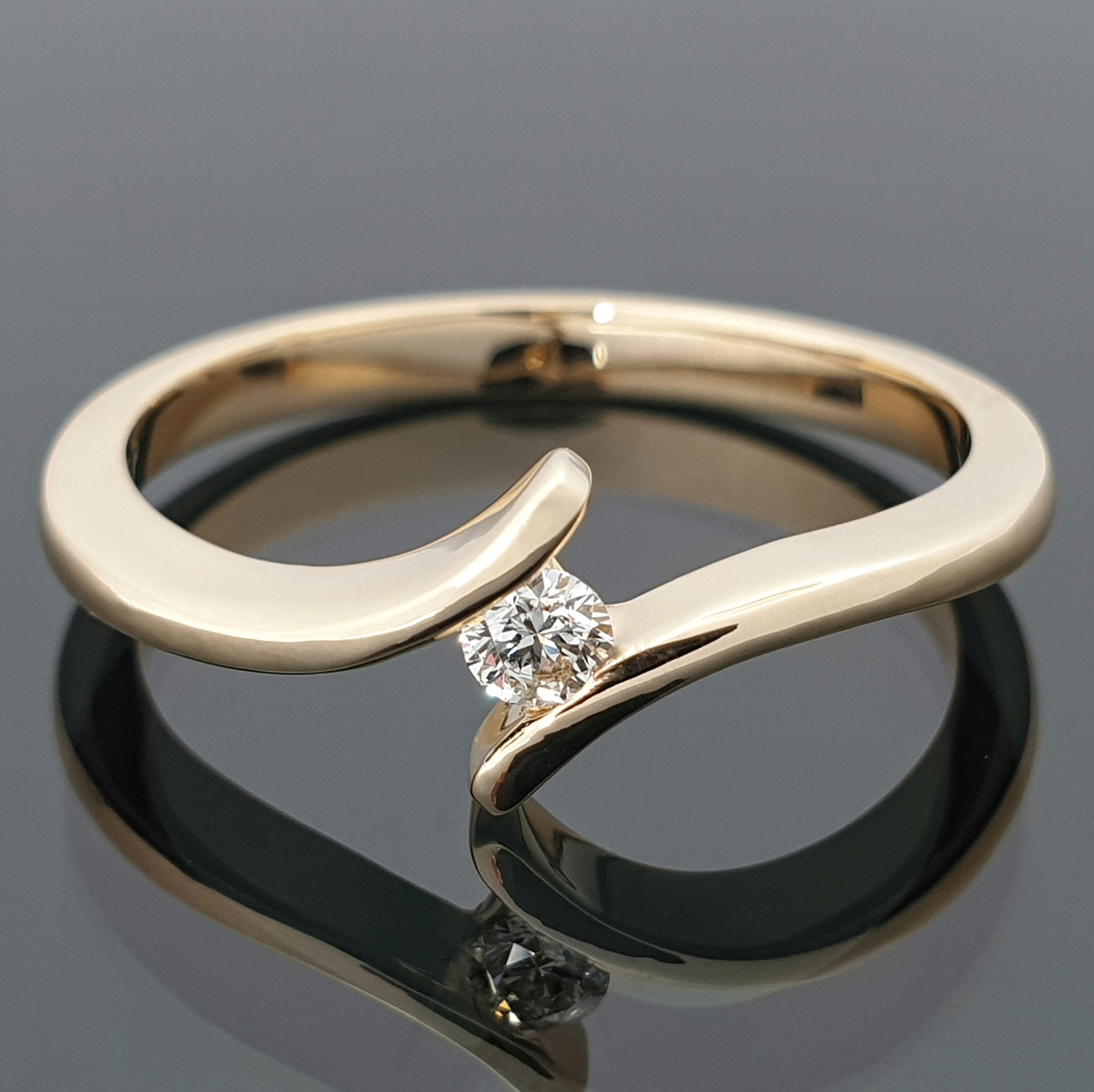 Minimalistinis sužadėtuvių žiedas dekoruotas briliantu (z1367) 1