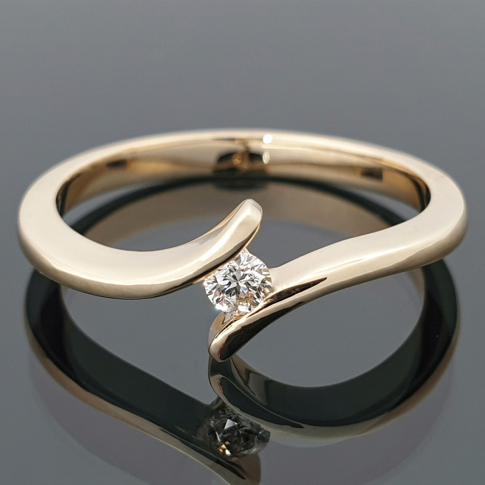 Minimalistinis sužadėtuvių žiedas dekoruotas briliantu (z1367)