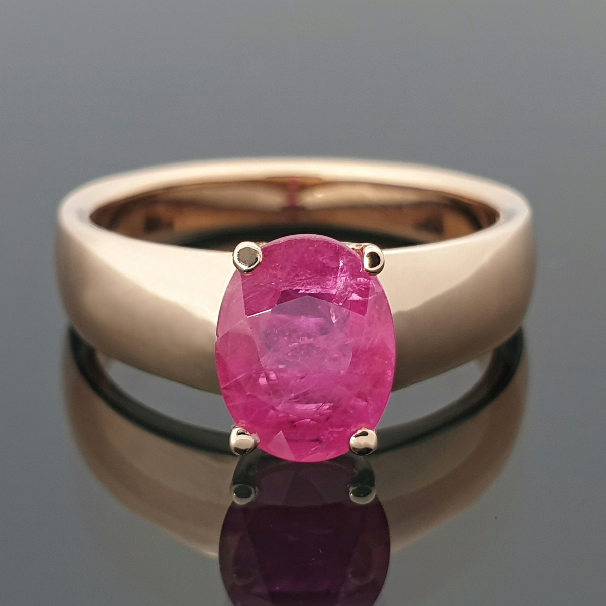Auksinis žiedas dekoruotas rubinu (z1370) 1