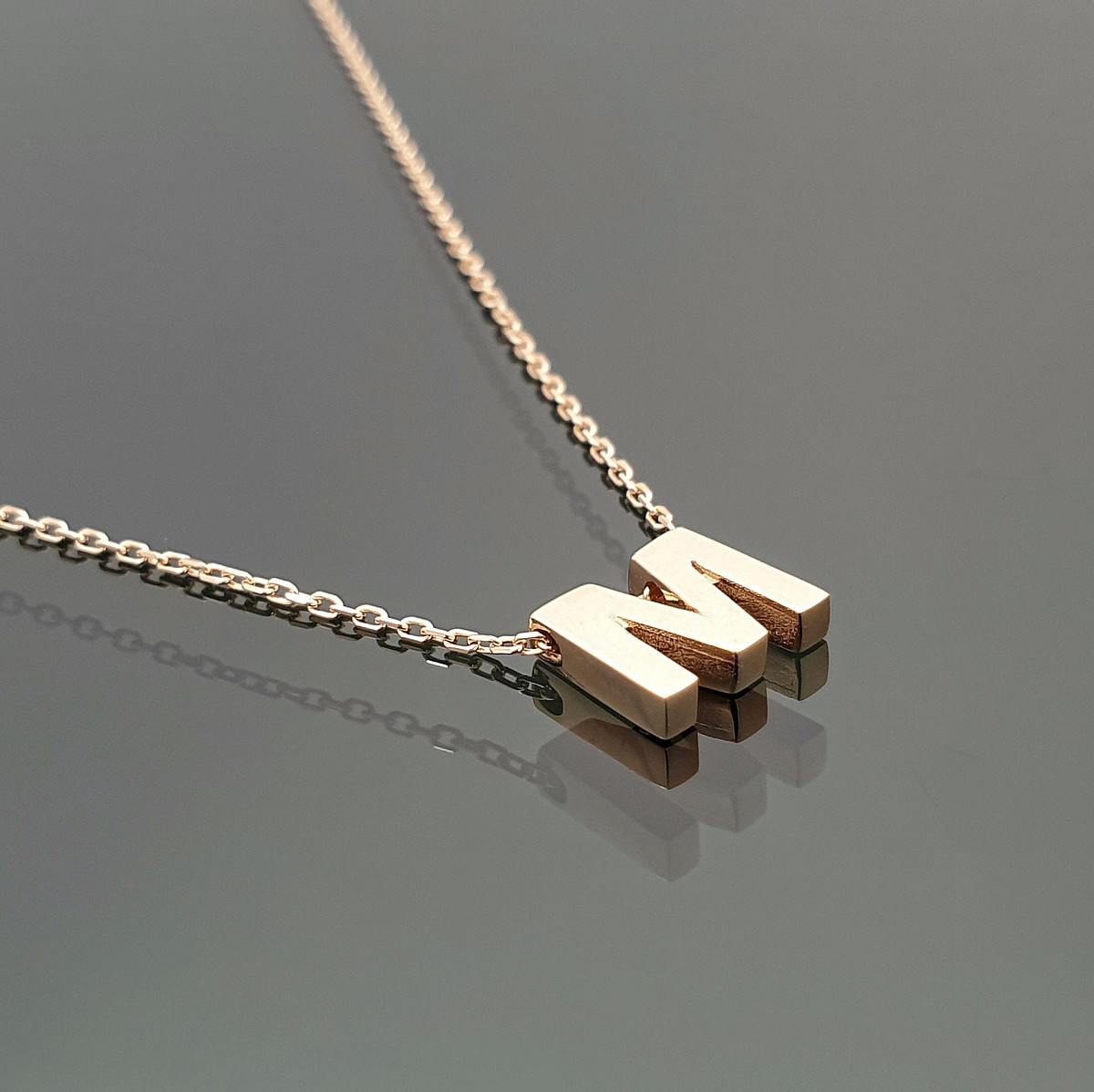 Gold chain with "M" letter pendant (1597) 1