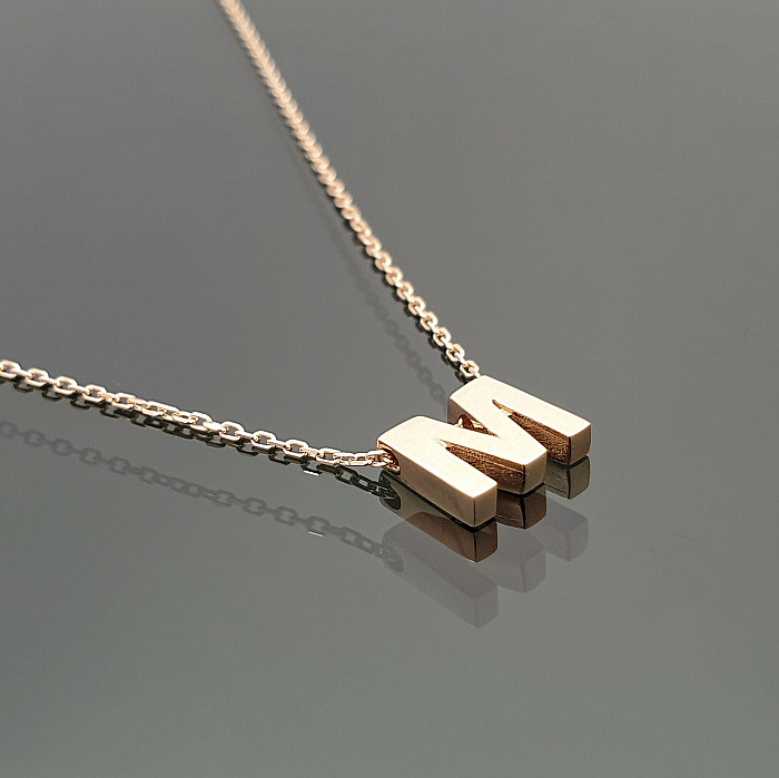 Gold chain with "M" letter pendant (1597)