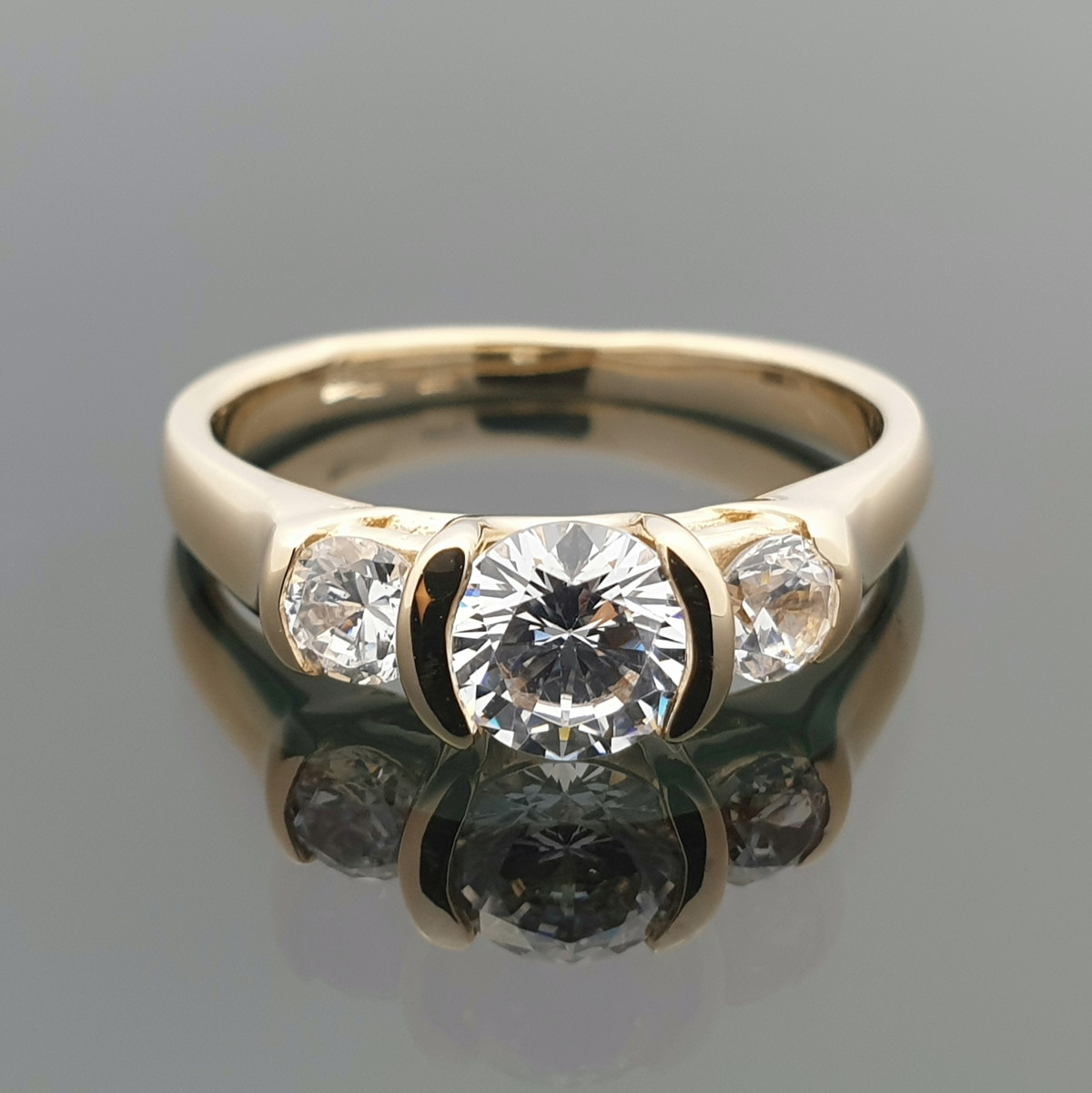 Auksinis žiedas su didelėmis cirkonio akutėmis (976) 1