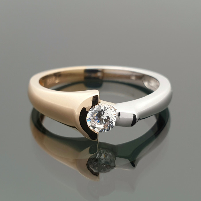 Auksinis žiedas su cirkonio akute (900)