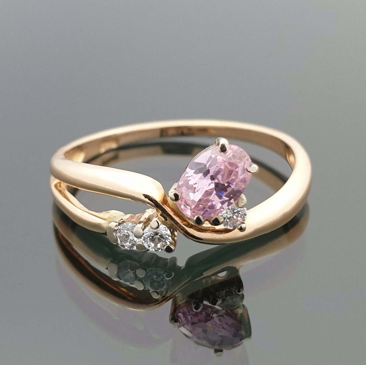 Auksinis žiedas dekoruotas rožine akute (297) 1