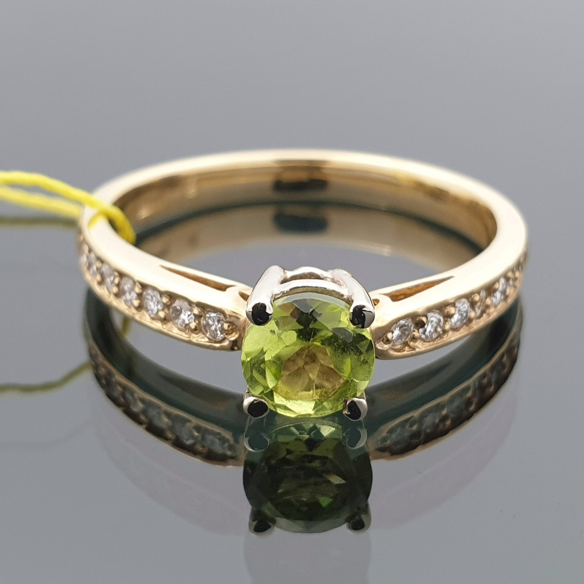 Auksinis žiedas dekoruotas briliantais (415)