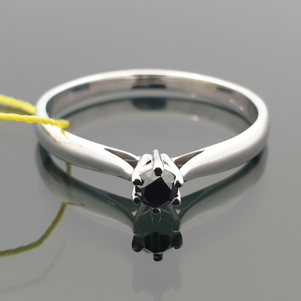 Balto aukso žiedas dekoruotas juodu deimantu (593) 1