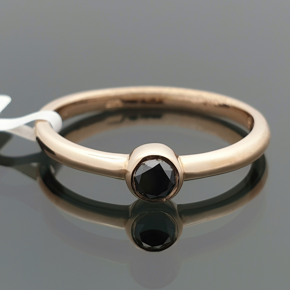 Rausvo aukso žiedas dekoruotas juodu deimantu (1482) 1