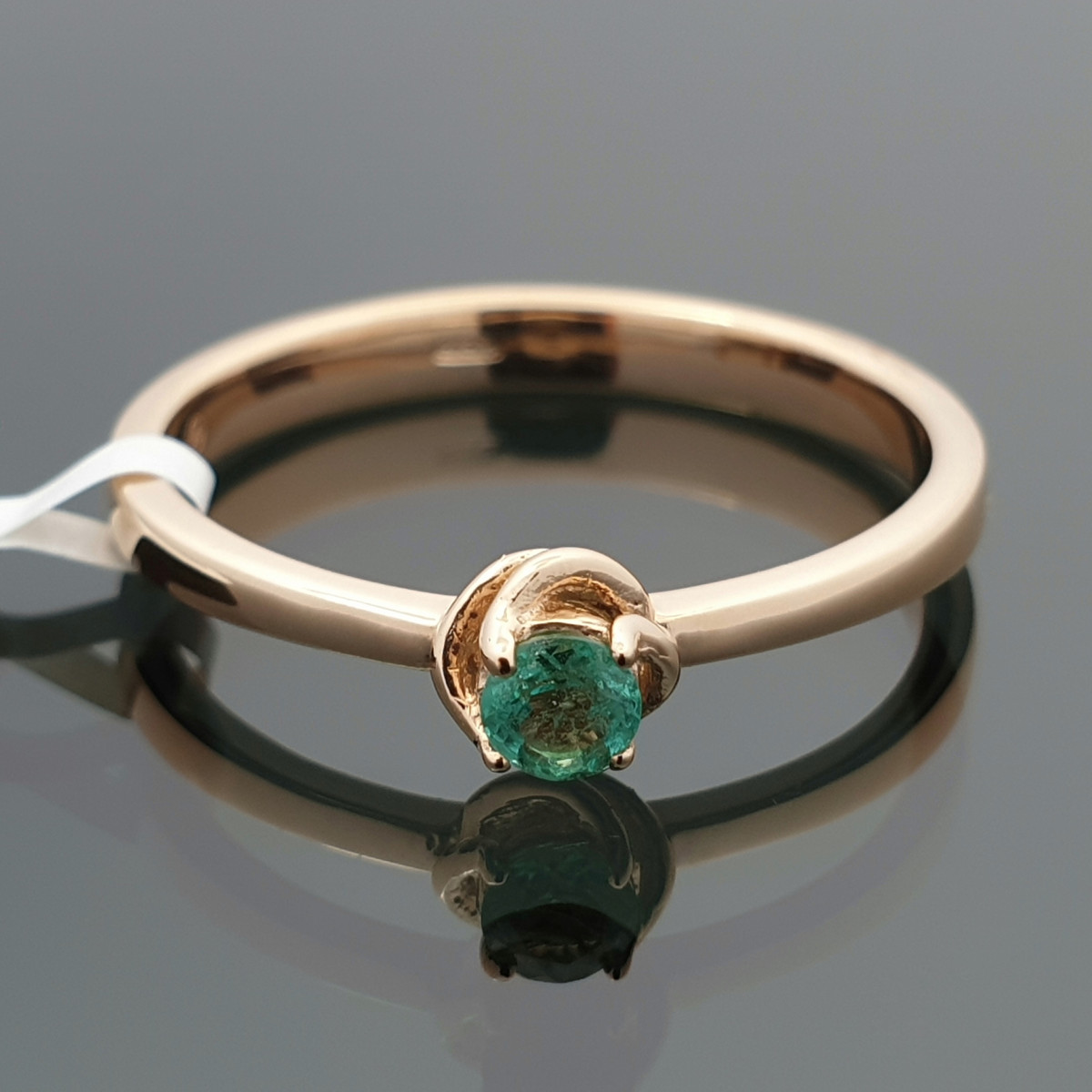 Auksinis žiedas dekoruotas smaragdu (1484) 1