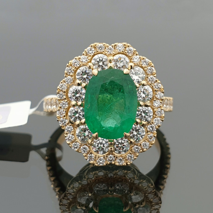 Prabangus auksinis žiedas su smaragdu ir briliantais (1500)