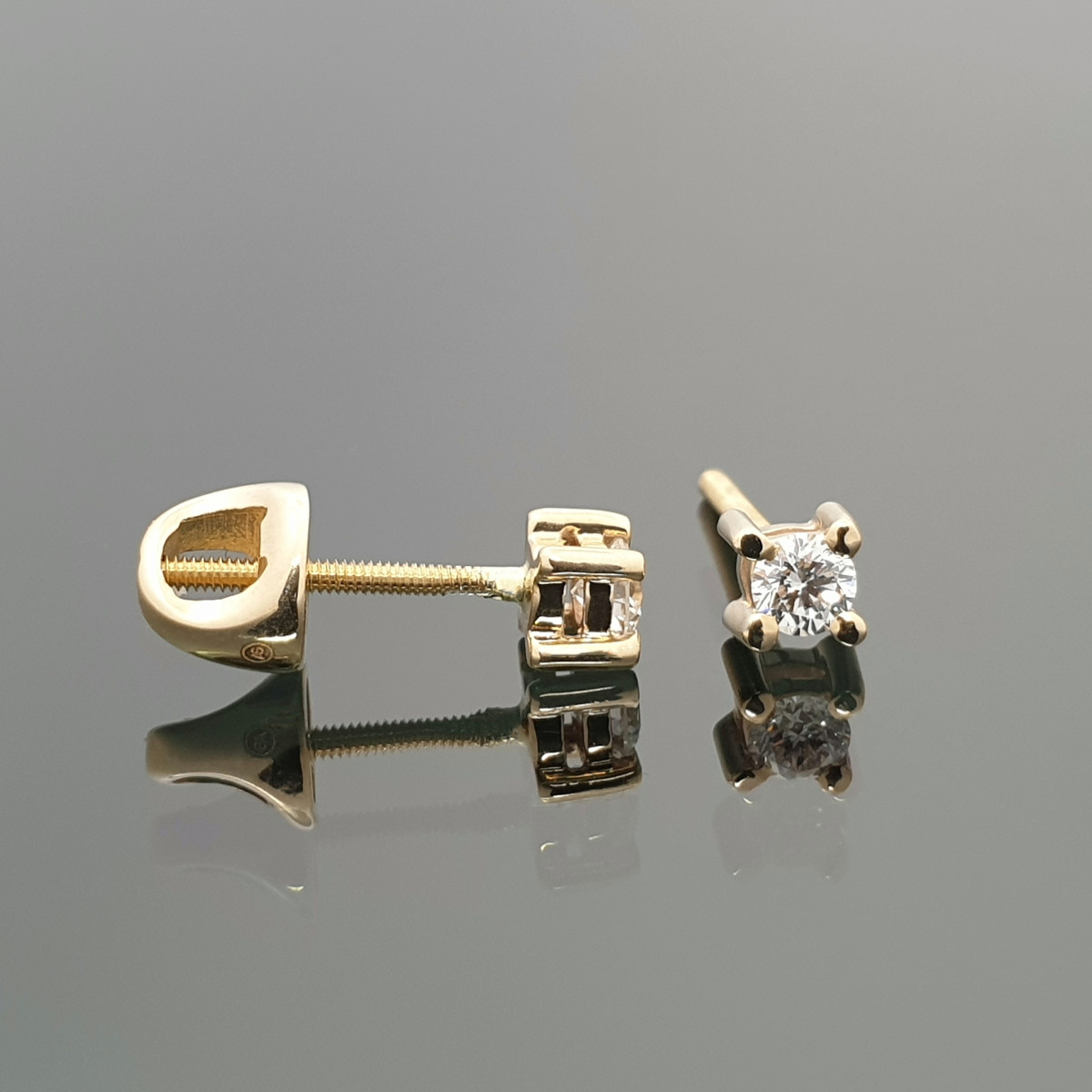 Maži auksiniai auskarai dekoruoti briliantais (246)