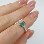  White gold ring decorated with emeralds and diamonds (1549) 2