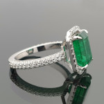  White gold ring decorated with emeralds and diamonds (1551) 2