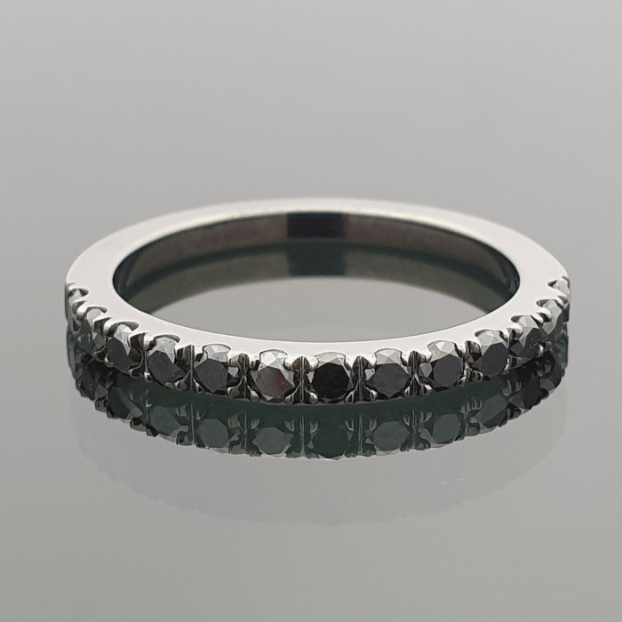 Juodo aukso žiedas su juodų deimantų juostele (1566)