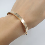  Gold bracelet (380) 2
