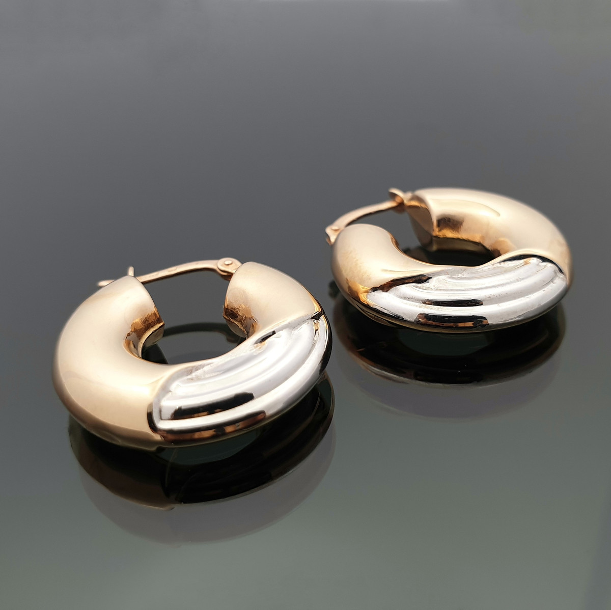  Round gold earrings (4)