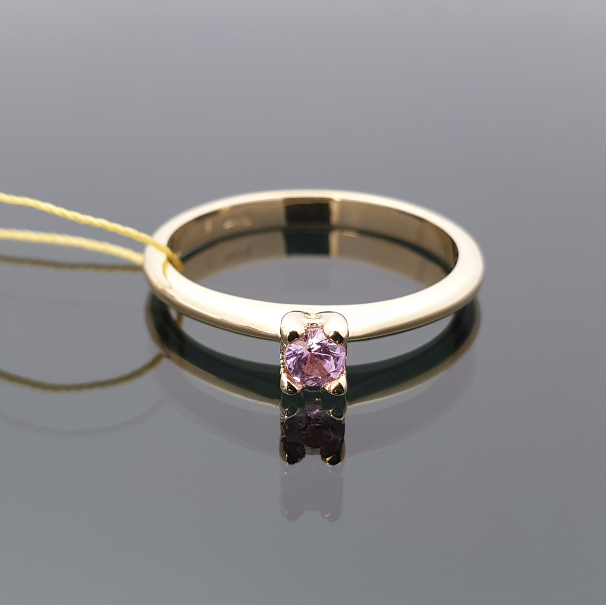 Sužadėtuvių žiedas dekoruotas rožiniu safyru (897) 1