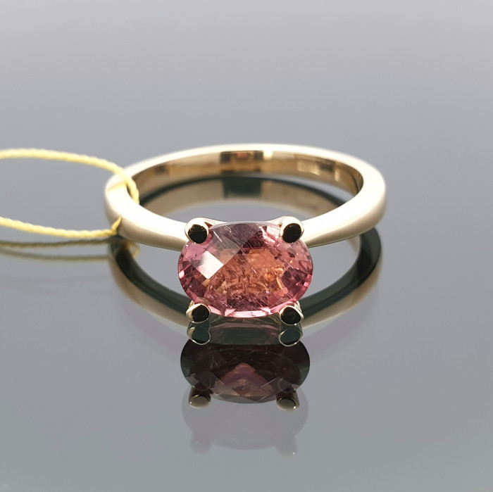  Gold ring decorated with tourmaline rubelite (903)