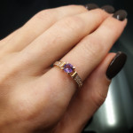 Auksinis žiedas dekoruotas violetine cirkonio akute (160) 2