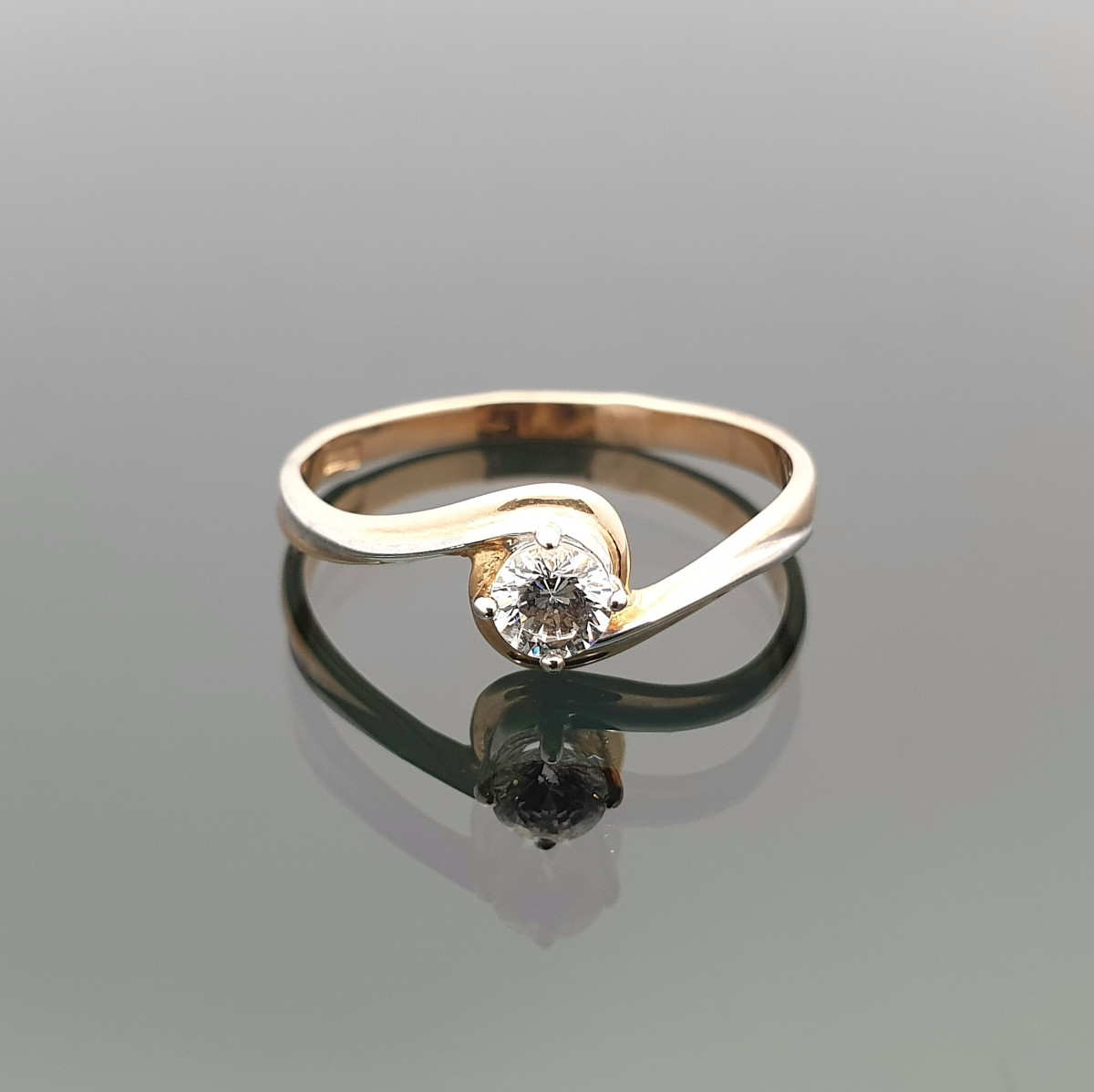 Auksinis sužadėtuvių žiedas dekoruotas cirkonio akute (168) 1