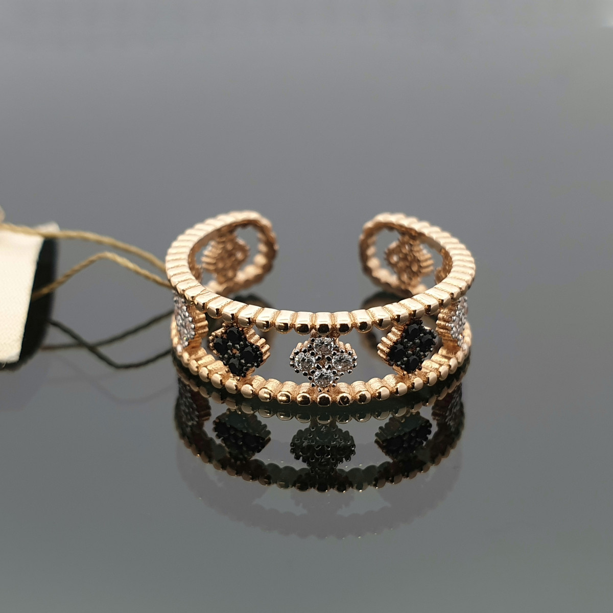 Auksinis žiedas dekoruotas juodomis cirkonio akutėmis (3) 1