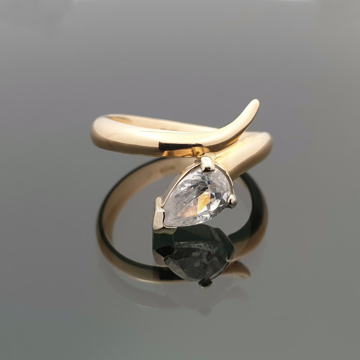 Auksinis žiedas dekoruotas cirkonio akute (305)
