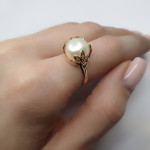 Elegantiškas auksinis žiedas dekoruotas perlu (38) 2