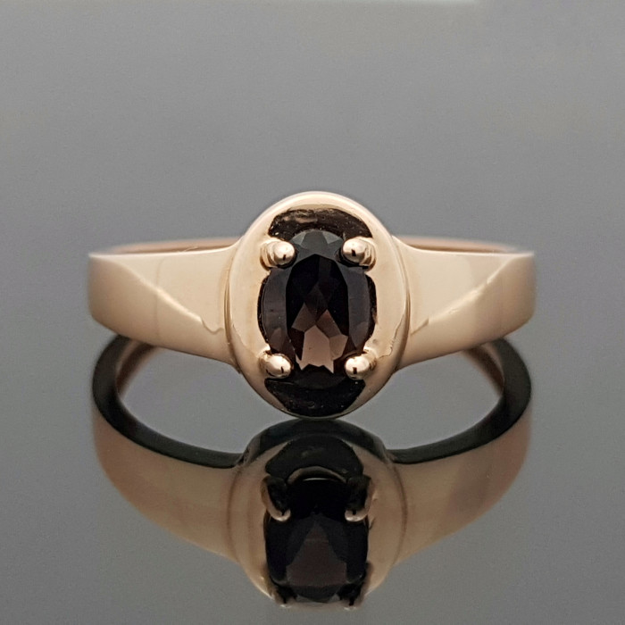 Moteriškas žiedas su juoda akute