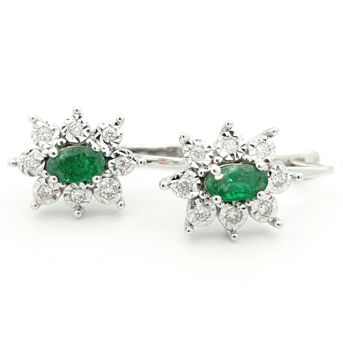 White Gold Earrings with Emeralds (350), Earrings with English clasp, Gold type: 585, Item in the photo weight: 4.05 g, Gemstone: Emerald, Gemstone ct.: 0.30-0.69 ct, Gemstone ct.: 0.40 ct,  Weight of extra gems: 0.10 ct - Jewelry online