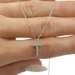 Balto aukso grandinėlė su deimantų kryželiu (413), Kryželiai, Aukso praba: 585, Gaminio nuotraukoje svoris: 2.31 g, Brangakmenis: Briliantas, Brangakmenio svoris ct.: 0.10-0.19 ct, Brangakmenio svoris: 0.16 ct - Papuošalai pagal užsakymą