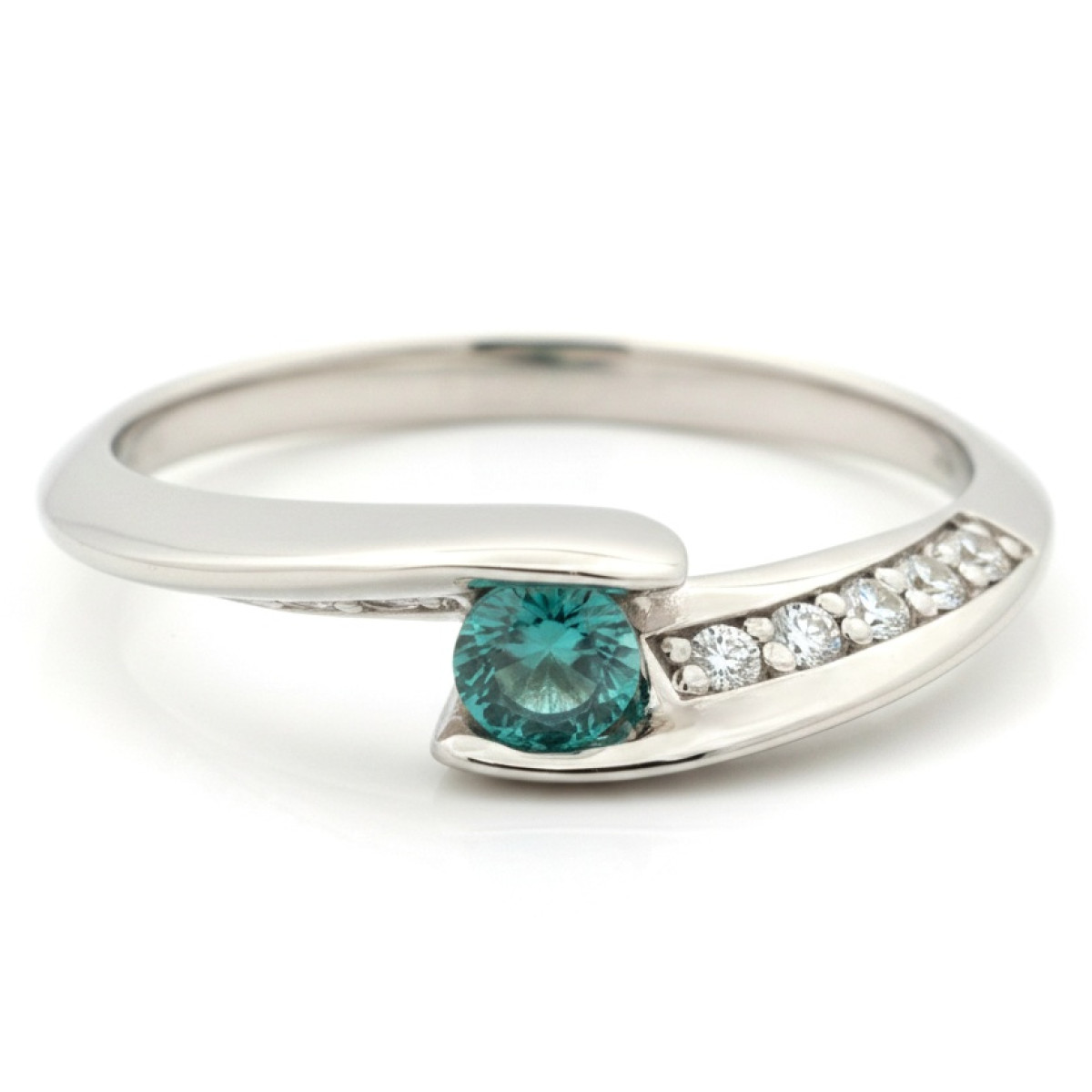  White gold ring decorated with emeralds and diamonds (1209), Women's Rings, Gold type: 585, Item in the photo weight: 2.75 g, Gemstone: Brilliant,  Emerald, Gemstone ct.: 0.12 ct, Gemstone ct.: 0.20-0.29 ct,  Weight of extra gems: 0.15 ct - Jewelry online