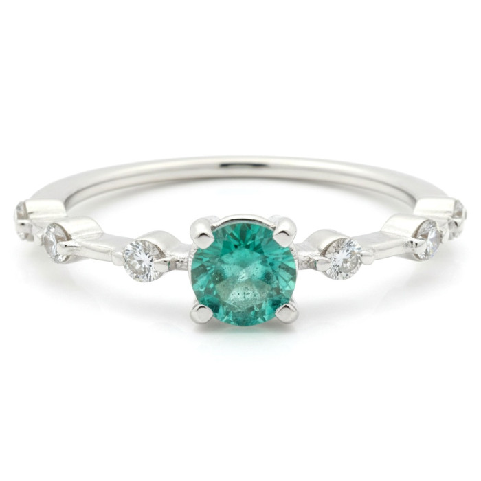  White gold ring decorated with emeralds and diamonds (1213)